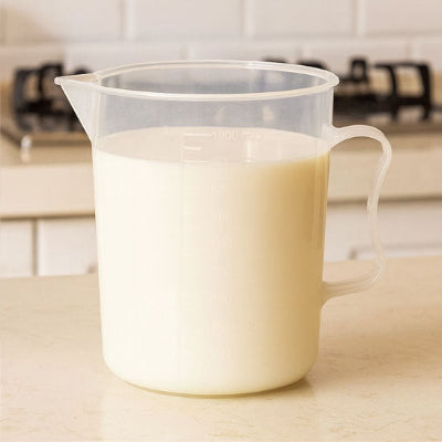 Verre doseur gradué transparent de 1000 ml avec poignée ergonomique et bec verseur rempli avec ait