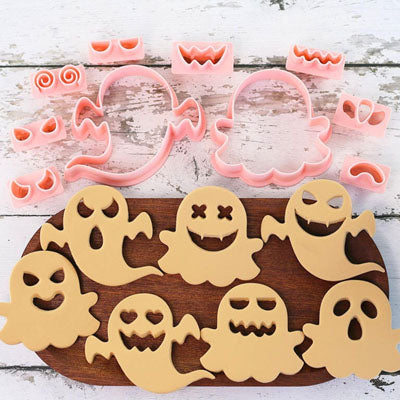 Biscuits fantômes réalisés avec emporte pièce halloween