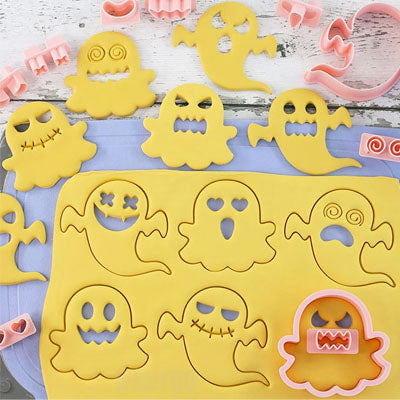 Emporte pièce halloween avec biscuits décorés aux expressions amusantes