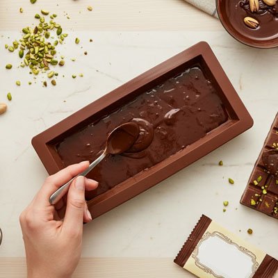 Moule silicone pour chocolat maison avec garniture pistache