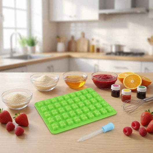 Moules en silicone verte sur table avec ingrédients