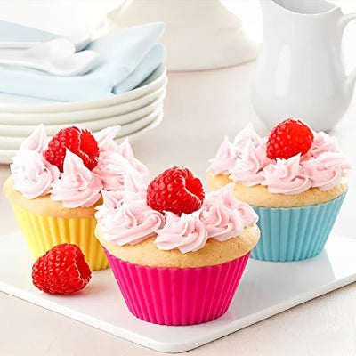 Moule silicone rempli gâteau avec framboise