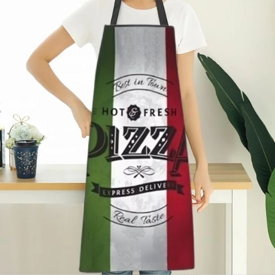 Personne portant tablier de cuisine long aux couleurs drapeau italien avec motif Pizza